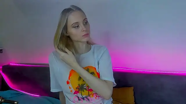 Gina_Gina_love's cam snapshot