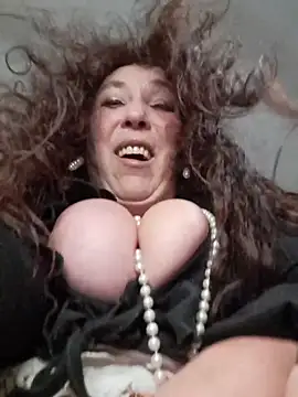 GypsyEsmeralda's cam snapshot