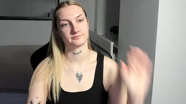 AlexaTease's cam snapshot