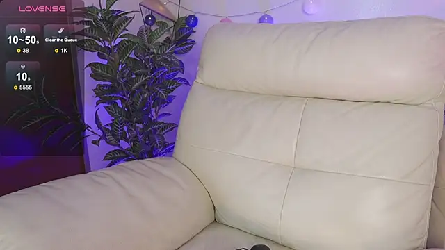 Enola_Holmes_'s cam snapshot