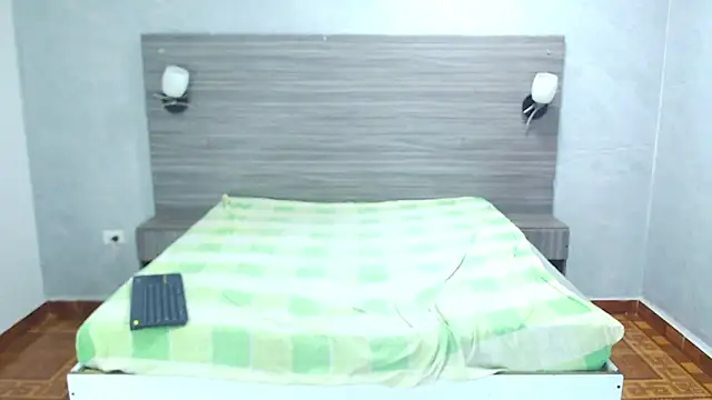 Loony_Zion's cam snapshot