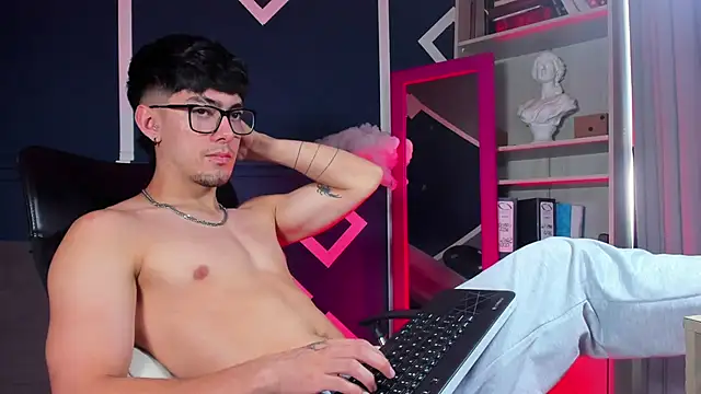 etham_wolf_'s cam snapshot