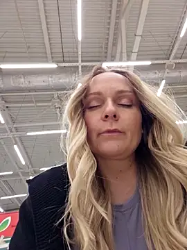 Bondgirl_013's cam snapshot