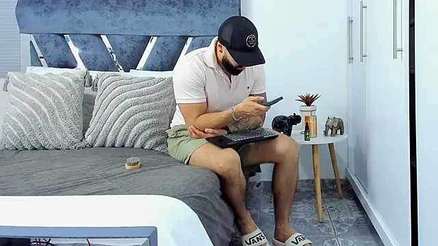 Zack_Froone's cam snapshot