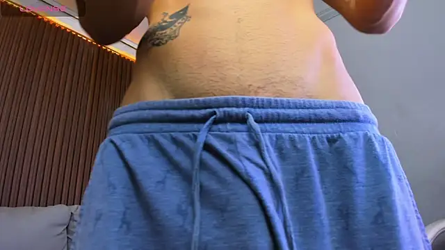 Leo_santoro's cam snapshot