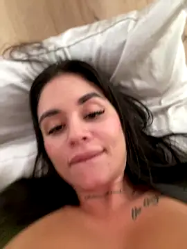 LaraHenao live sex cam