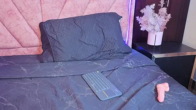 Lyra_Lux's cam snapshot