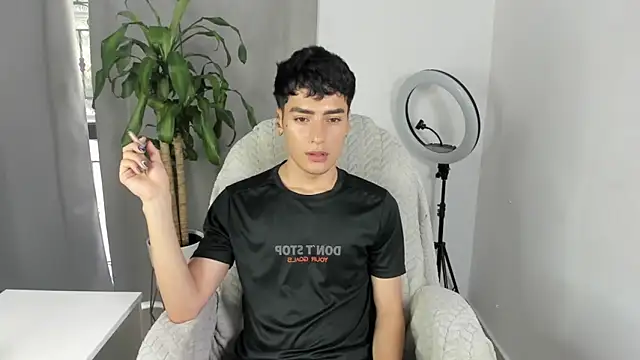 sebas_rose's cam snapshot