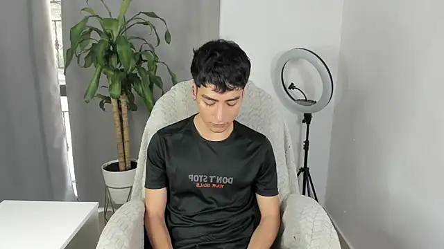 sebas_rose's cam snapshot