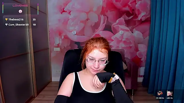 AngelinaLow's cam snapshot