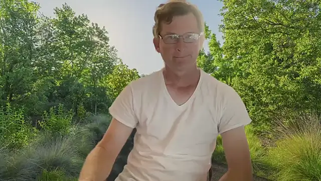 guyhereoncam's web cam