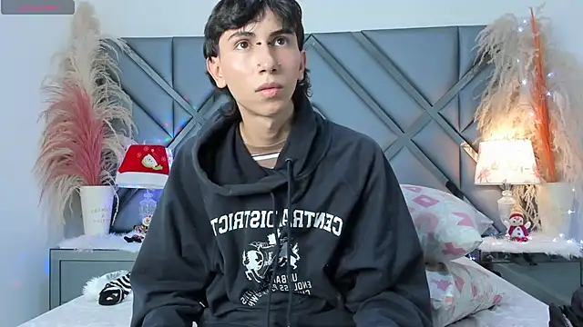 Milan_LewisS's cam snapshot