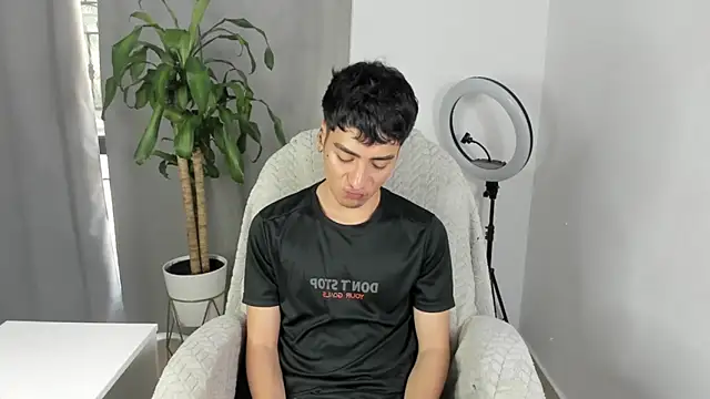 sebas_rose's cam snapshot