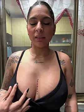 charlotte_stevenss_'s cam snapshot