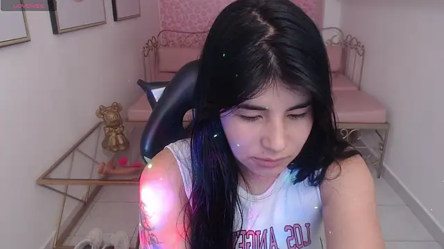 Nina_harpper_'s cam snapshot