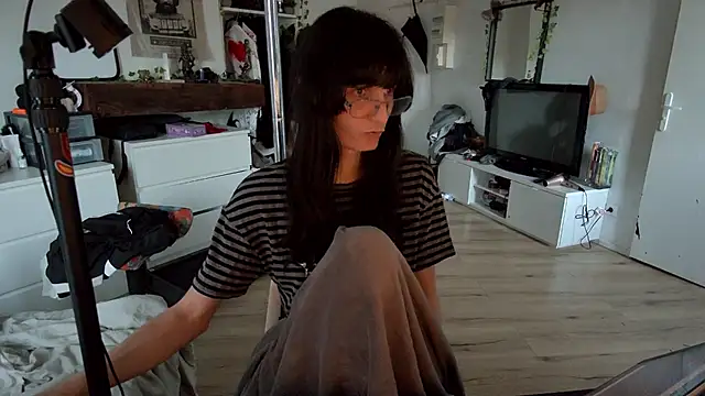 CeriseLapine live sex cam