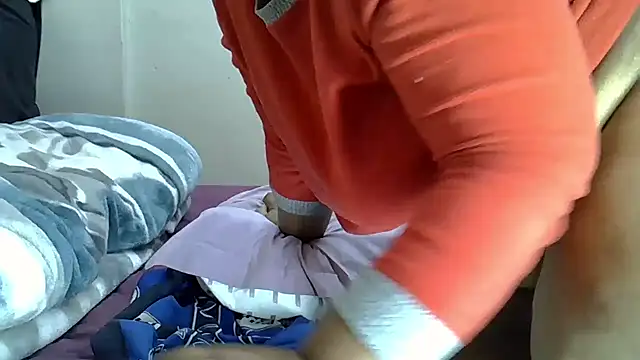 AddictiveAssCurves's cam snapshot