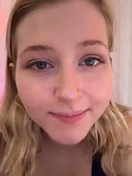 LunaRase live sex cam