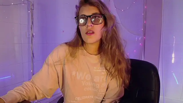 Giia_paiige18's cam snapshot