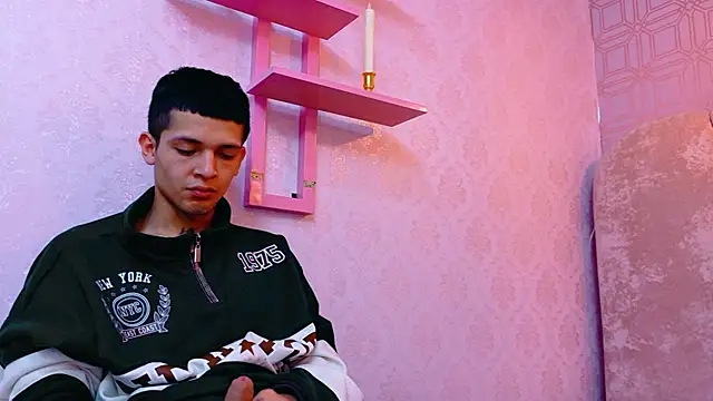 CharlotteandTaylorr's cam snapshot