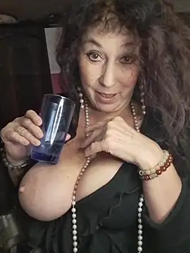 GypsyEsmeralda's cam snapshot