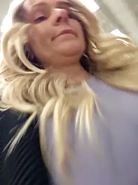 Bondgirl_013's cam snapshot