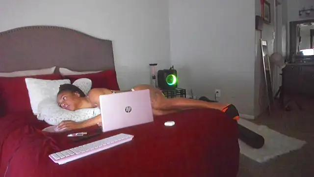 yiauana live sex cam