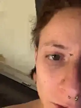 GoldenPussy1329 live sex cam