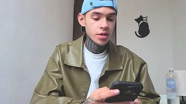 Saturno_v live sex cam