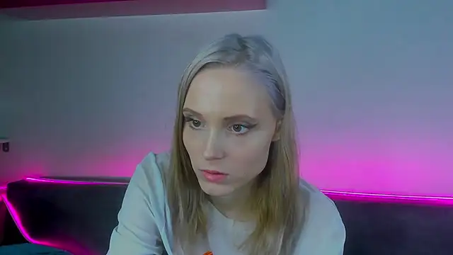 Gina_Gina_love's cam snapshot