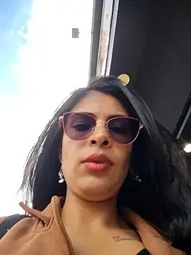 Astrid-- live sex cam