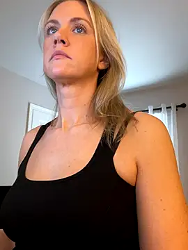 Kay_Cakes's cam snapshot