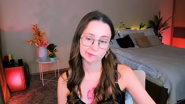 YourLovellyStory's cam snapshot