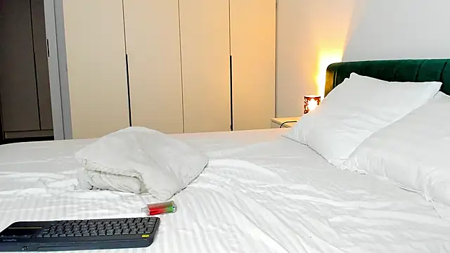 june_desire's cam snapshot