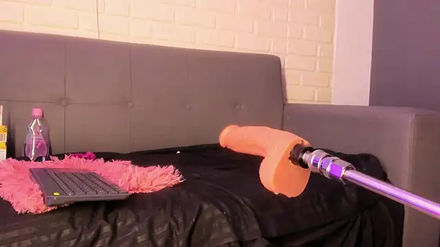 karina_gomez_18's cam snapshot