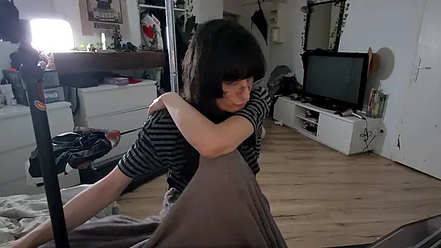 CeriseLapine live sex cam