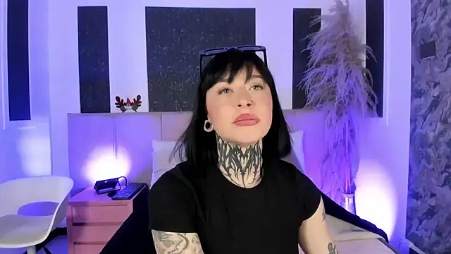 Scolw's Stripchat show and profile