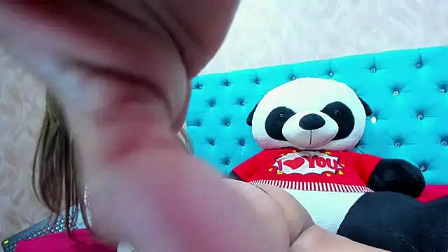 MadelineDoll's web cam