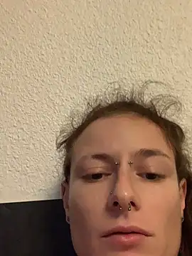 GoldenPussy1329's cam snapshot