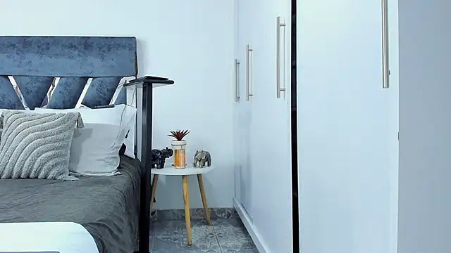 Zack_Froone's cam snapshot