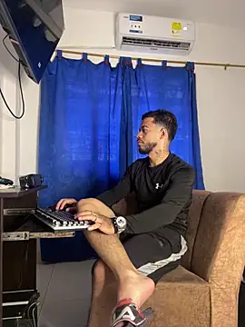 Kylian_Alessandro's cam snapshot