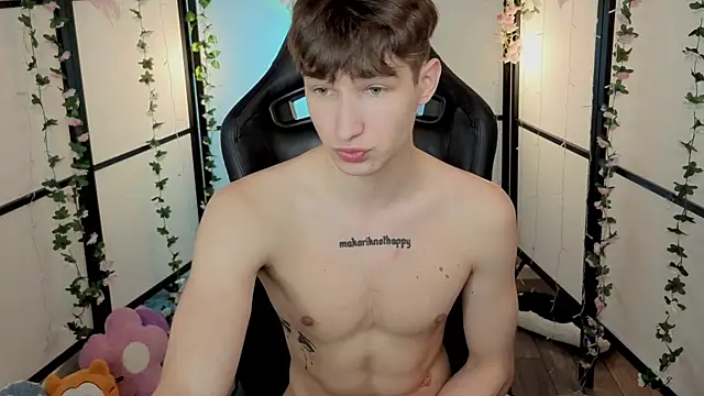 Maxwellchiik live sex cam