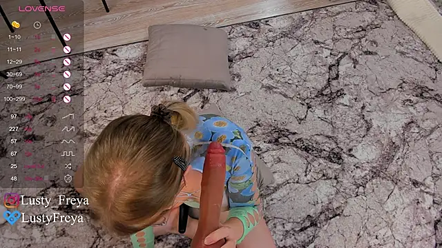 Lusty_Freya live sex cam