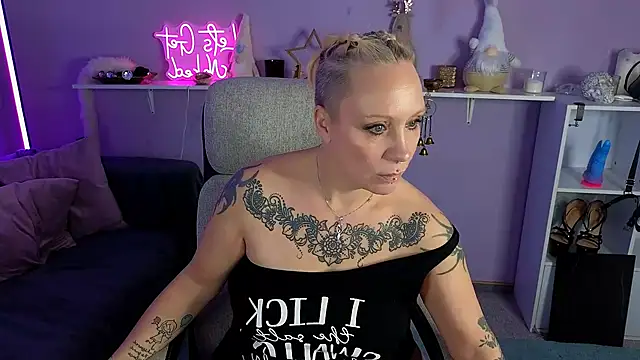 JaninaSecrets_'s cam snapshot