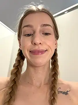 kira_mia live sex cam