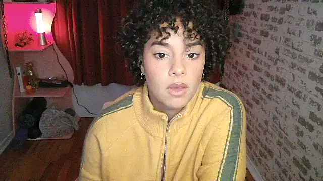 PrettyLittleProblem's cam snapshot