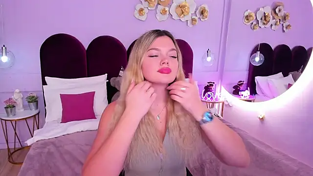 ZaraBloom's cam snapshot