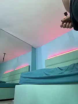 adventure_of_young_2's cam snapshot