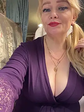 Sweet-blonde's cam snapshot