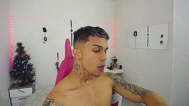 Leonard_Price live sex cam